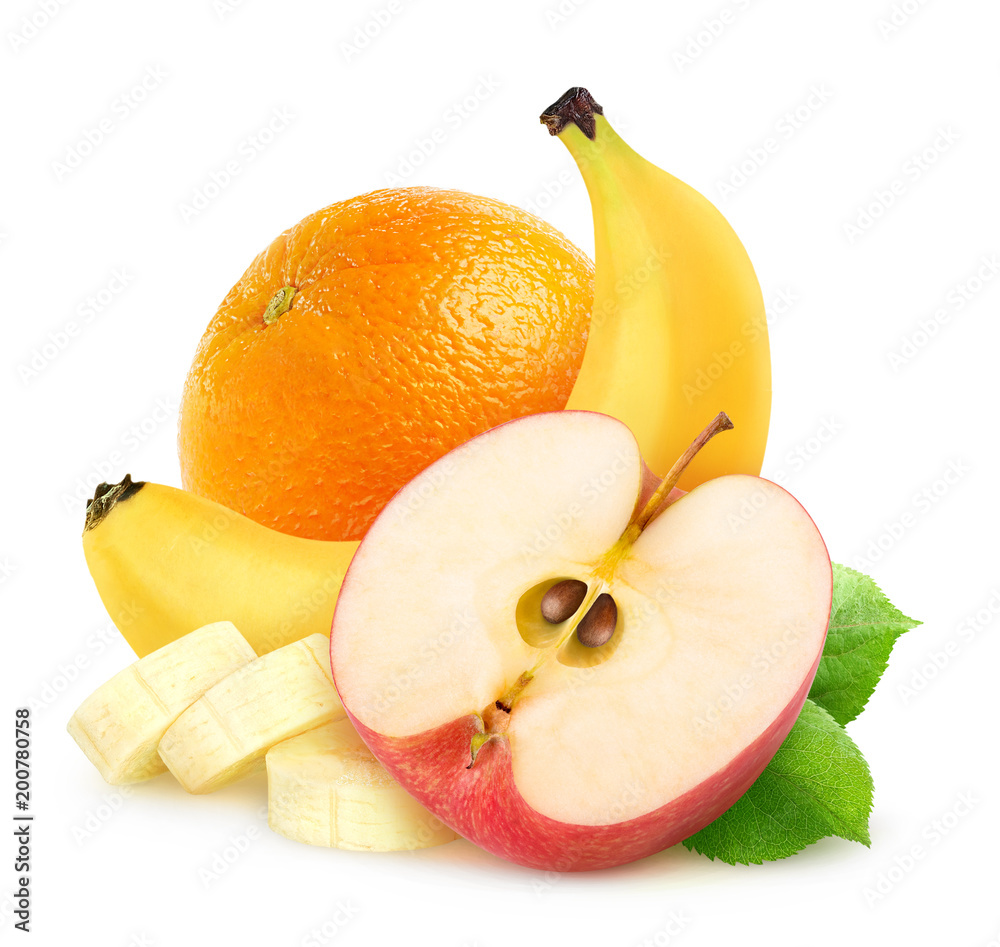 隔离的水果。一半的红苹果、切好的香蕉和橙色在白色背景上隔离，并进行修剪