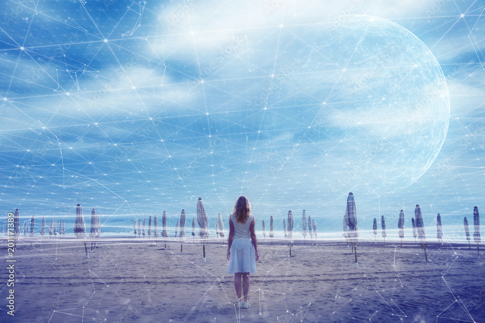 一个女人站在海滩上，有着抽象的网络空间背景