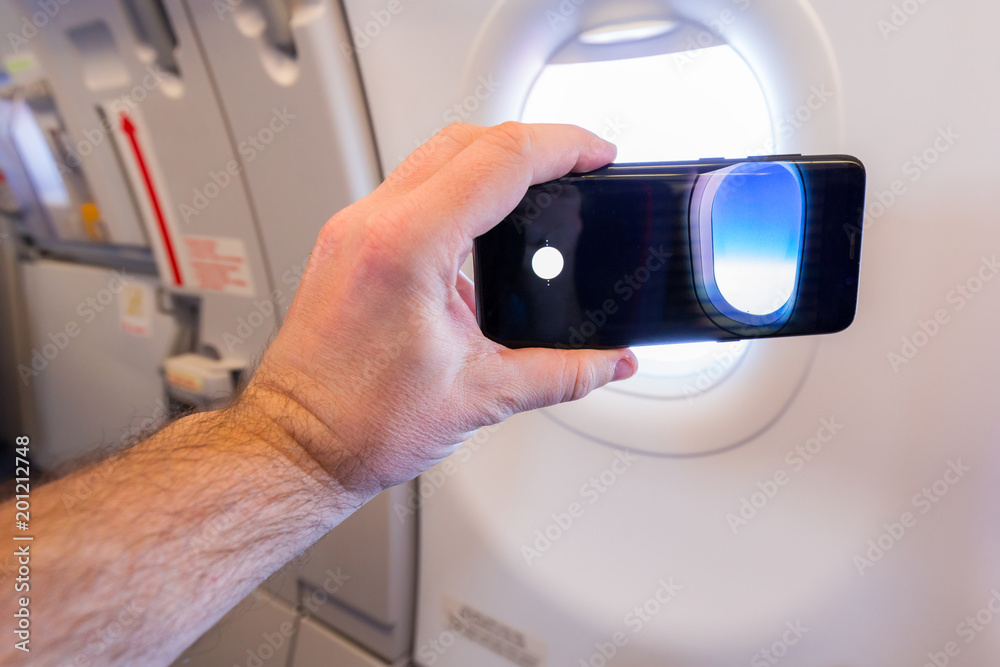 在飞行中用手机摄像头拍照