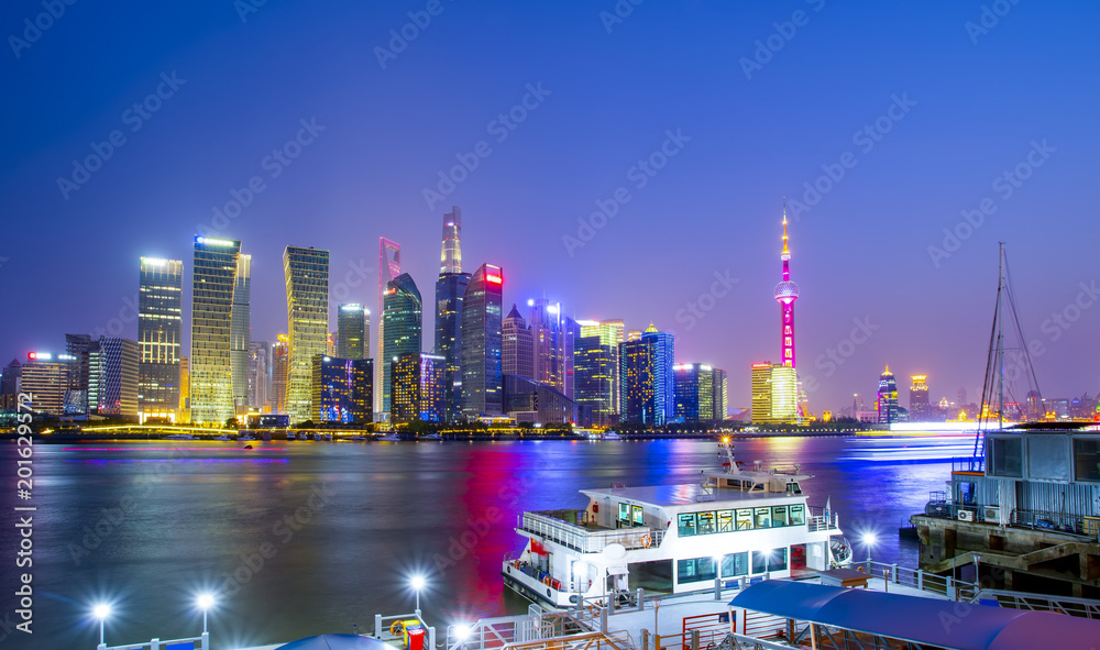 上海外滩陆家嘴建筑景观夜景与城市天际线