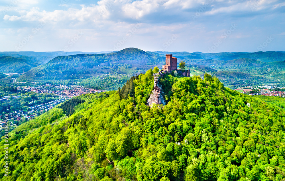 德国莱茵兰-普法尔茨州普法尔特森林中的特里菲尔斯城堡