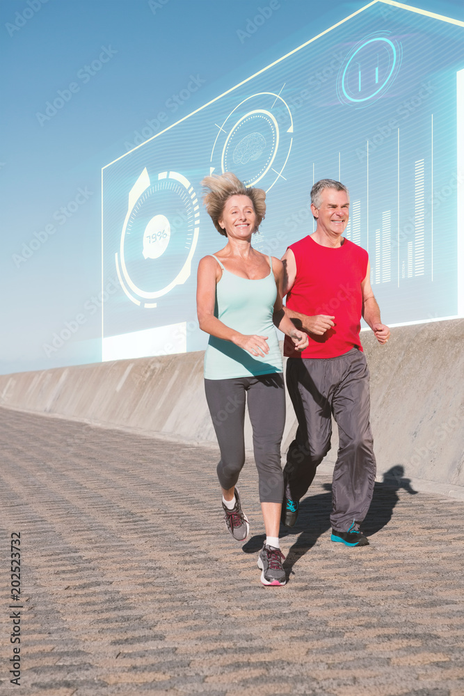活跃的老年夫妇在健身界面上慢跑