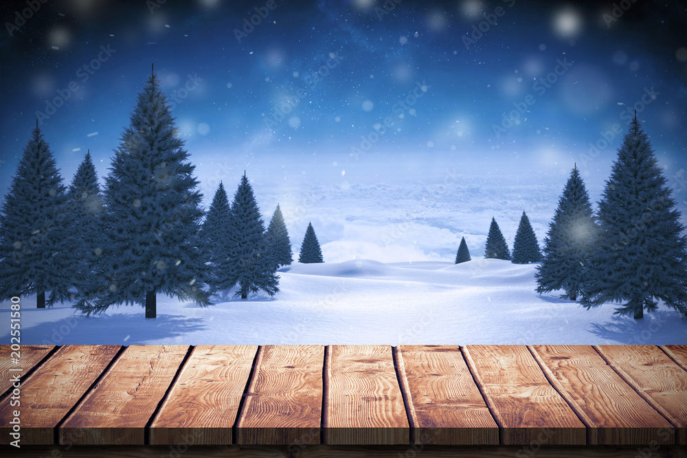 与冷杉树相映的雪景木桌