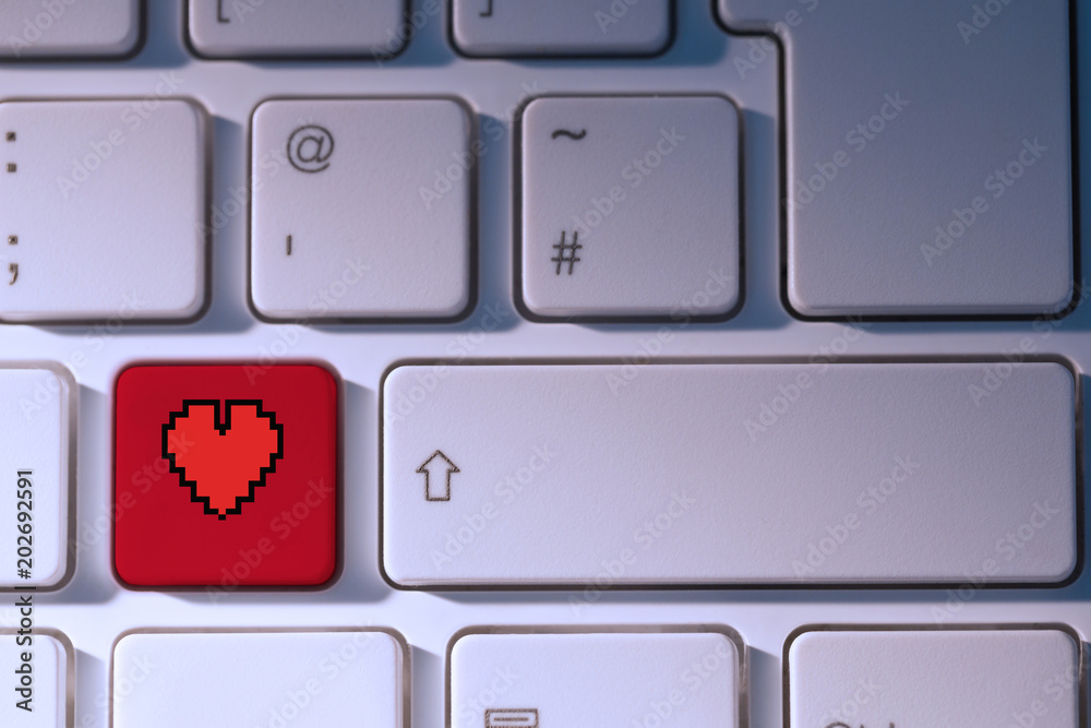 键盘上的红色按键上的心形