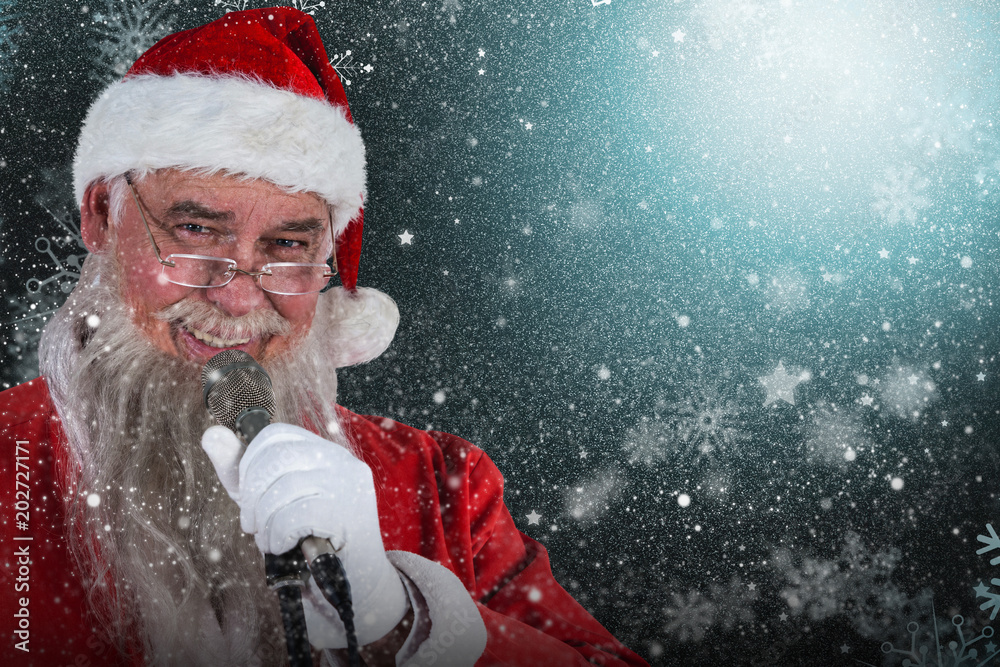 圣诞老人对着雪花图案唱圣诞歌