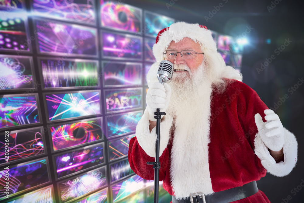 圣诞老人对着屏幕拼贴画唱圣诞歌曲，拼贴画上有迪斯科的画面
