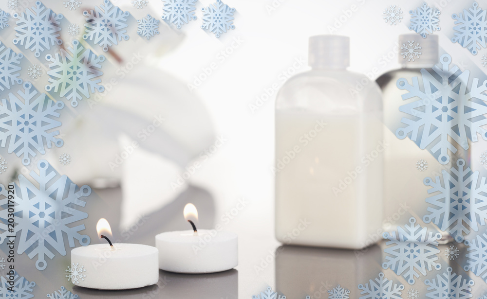 雪花框架与白色兰花玻璃瓶和点燃的白色蜡烛的合成图像
