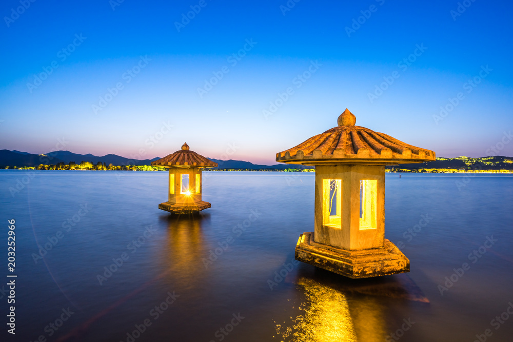 日落时分的杭州西湖景观