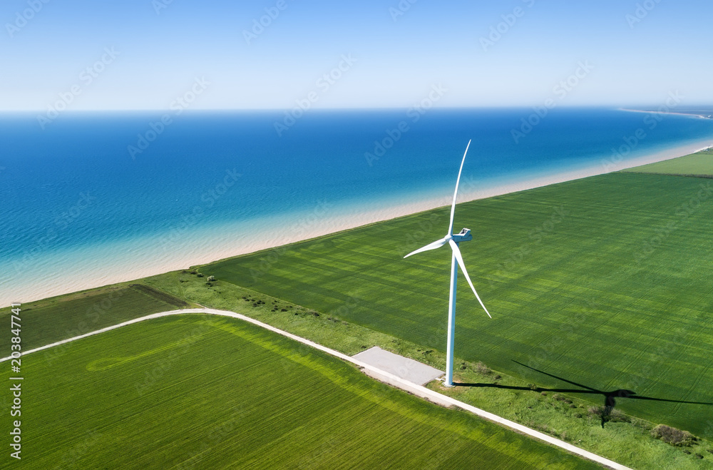 现场风力发电站。替代能源发展的概念和理念