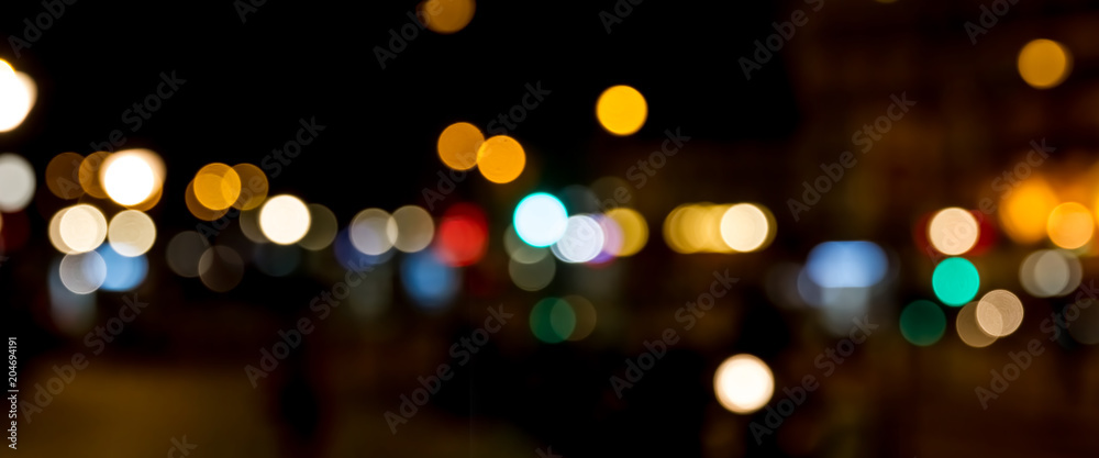 大城市街道夜晚的博凯红绿灯