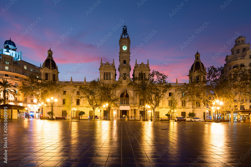 西班牙巴伦西亚Ayuntamiento广场上的巴伦西亚市政厅。
