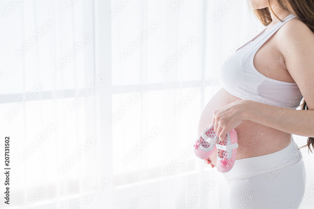 孕妇抱婴儿鞋