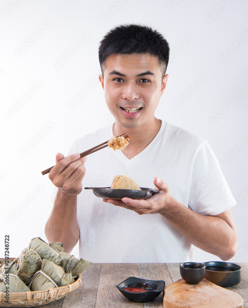 端午节，一个男人要吃美味的粽子，亚洲传统美食