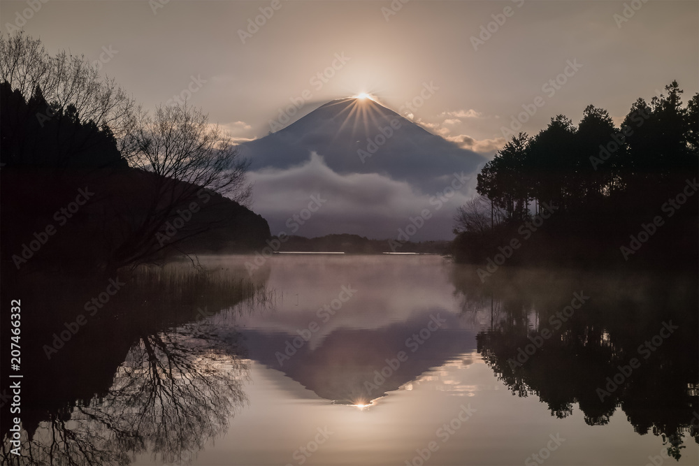 早春季节谷木湖的钻石富士