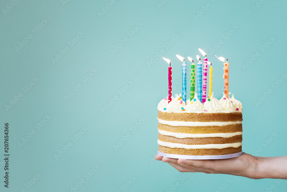 彩色蜡烛生日蛋糕