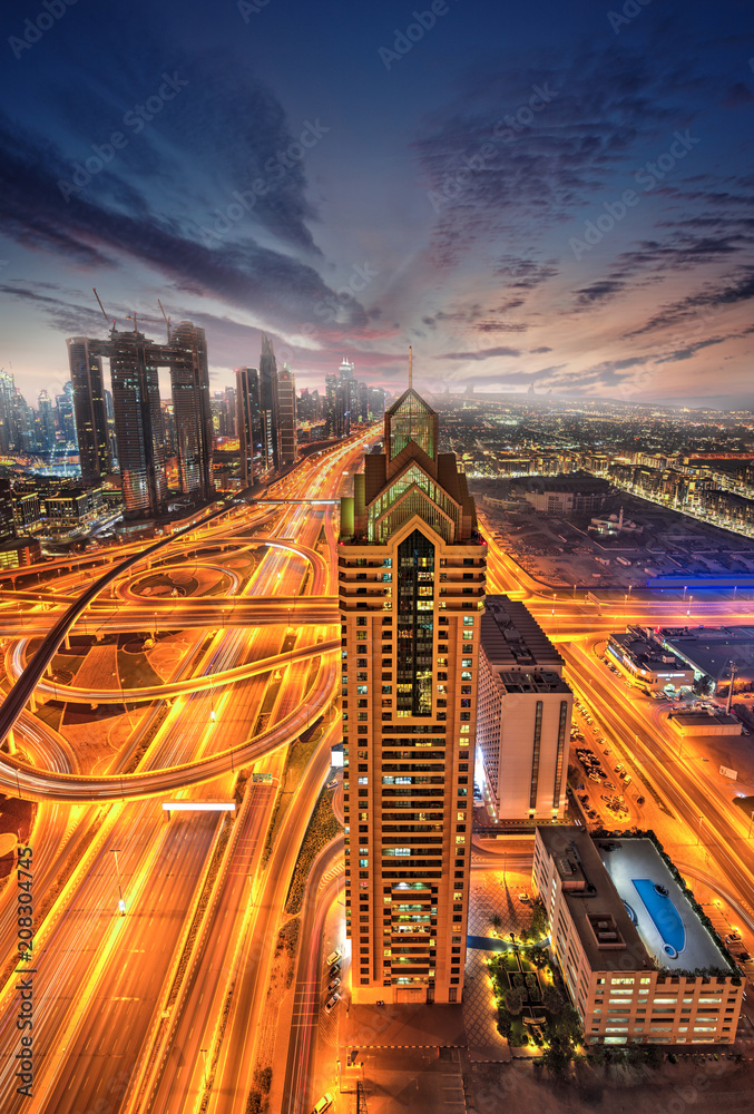 迪拜市区日落全景