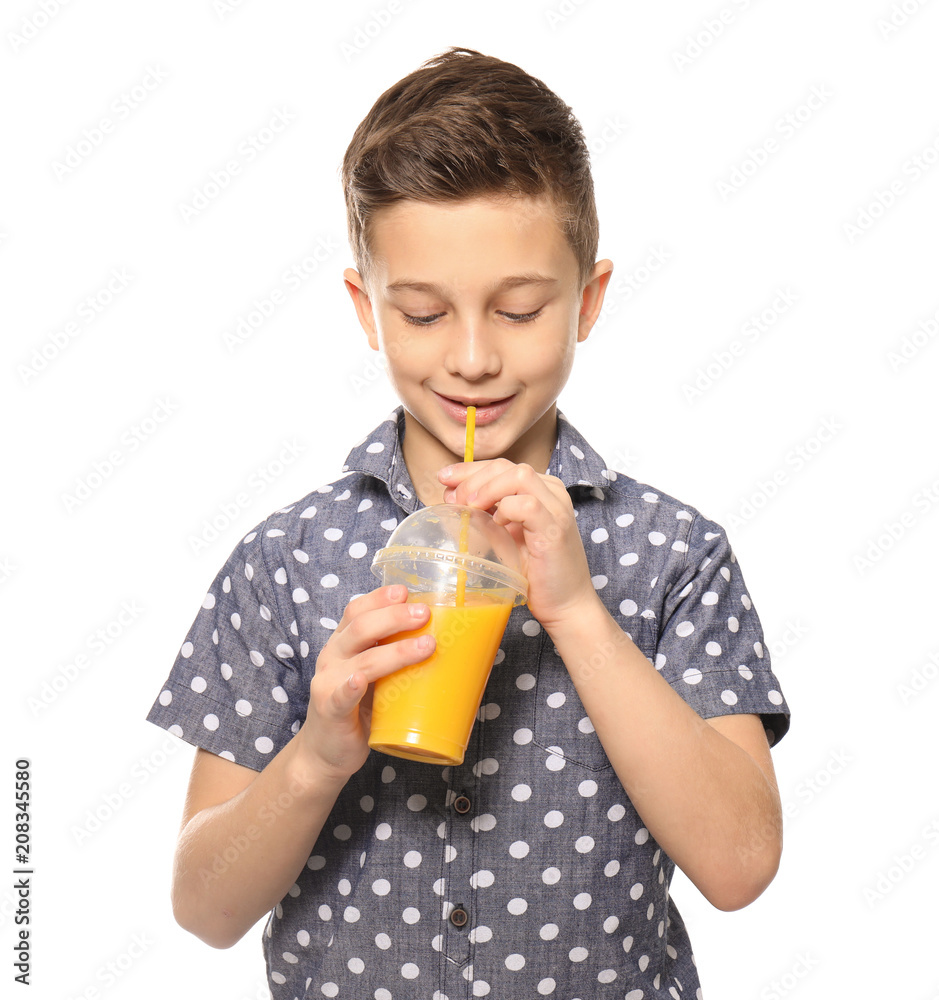 有趣的小男孩，白底柑橘汁