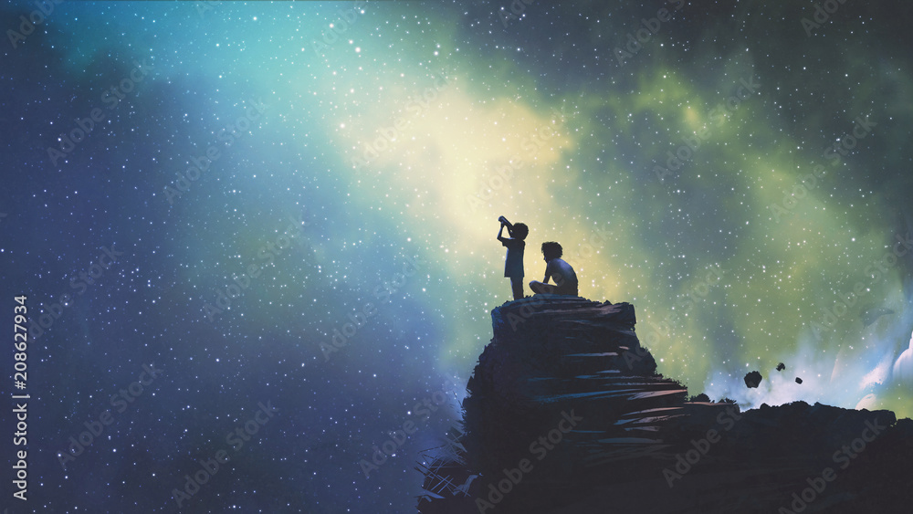 两兄弟在户外的夜景，一个小男孩通过望远镜看着天空中的星星，d