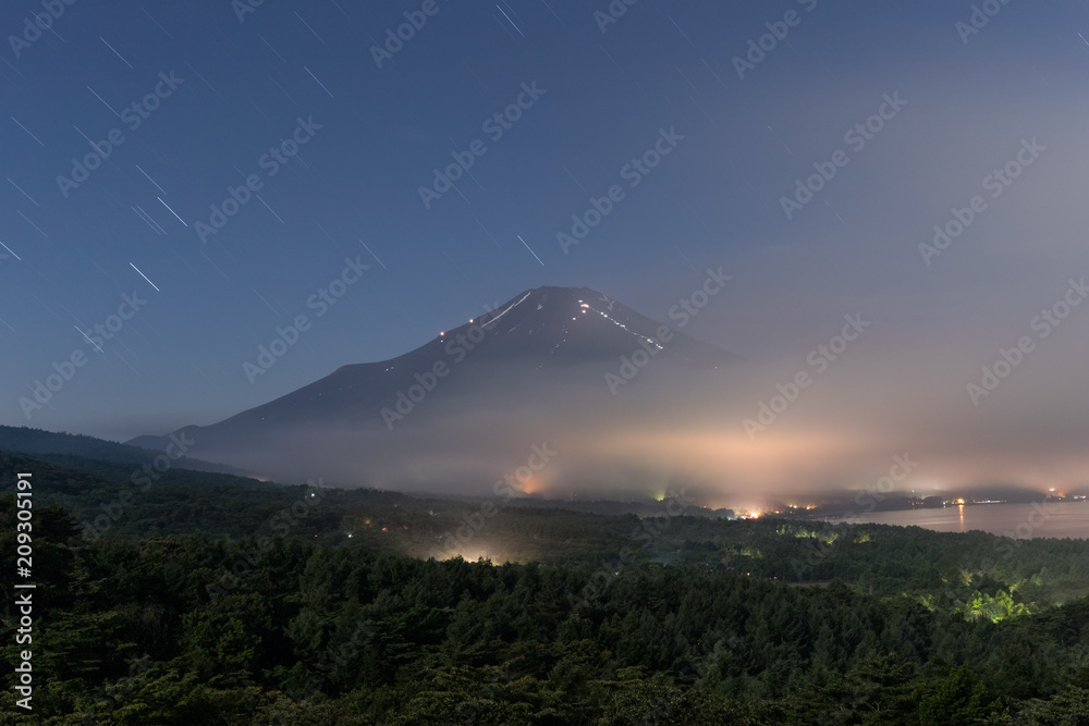 山中湖云富士山夜景