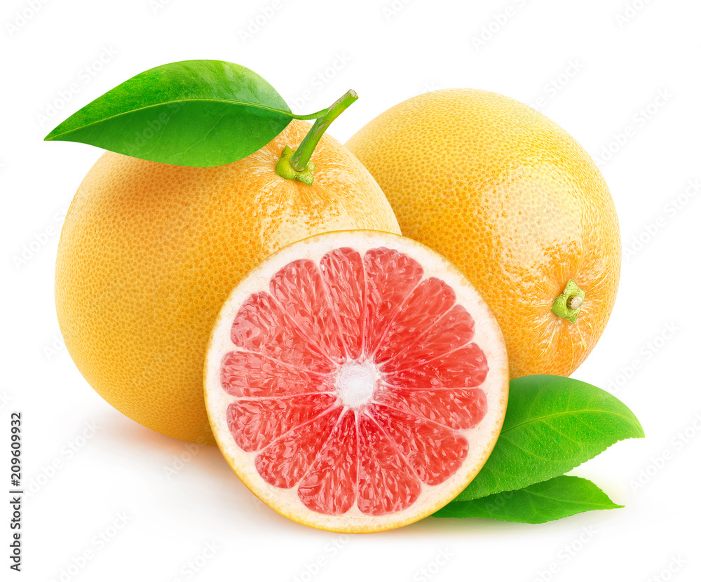 分离的柑橘类水果。在白色背景上分离的两个半葡萄，带有修剪路径