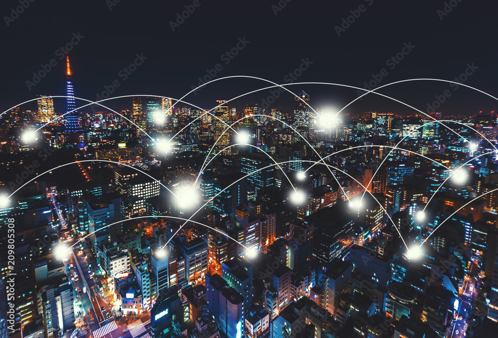 网络和连接技术概念，日本东京夜间鸟瞰图