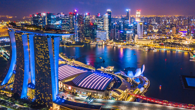 鸟瞰新加坡城市天际线，亚洲最美丽的摩天大楼和天际线建筑。