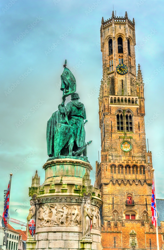 Jan Breydel和Pieter de Coninck的雕像和布鲁日的钟楼，贝尔吉的一座中世纪钟楼