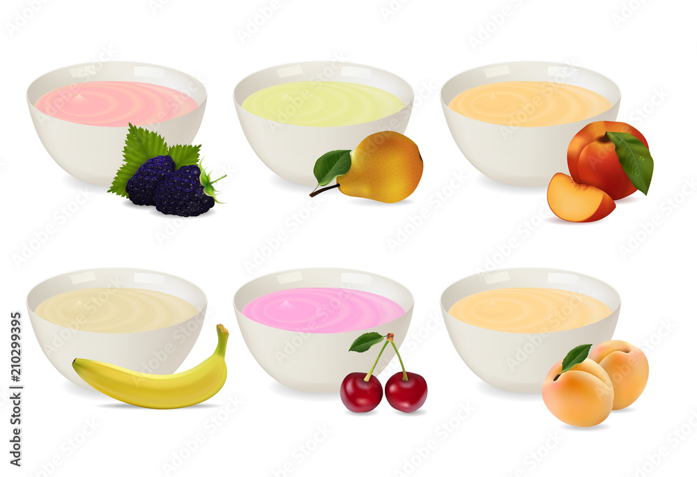 一套装在瓷盘里的酸奶，里面有不同的水果。黑莓、梨、樱桃、桃、杏。