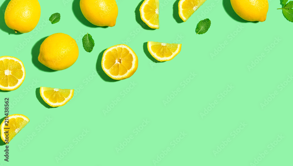 明亮颜色背景上的新鲜柠檬图案
