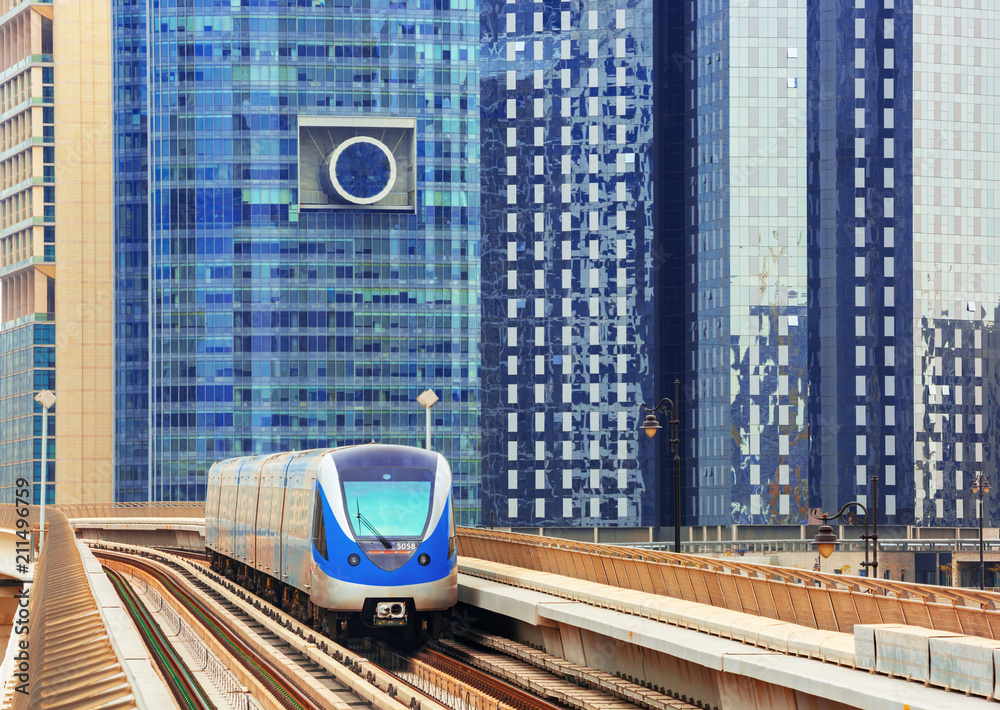 阿联酋迪拜豪华城市的金融中心和地铁