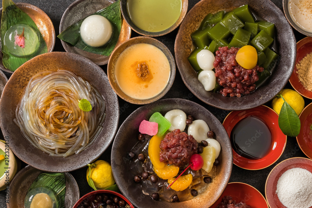 豆かん,あんみつ　beans and cubes of agar Japanese sweets