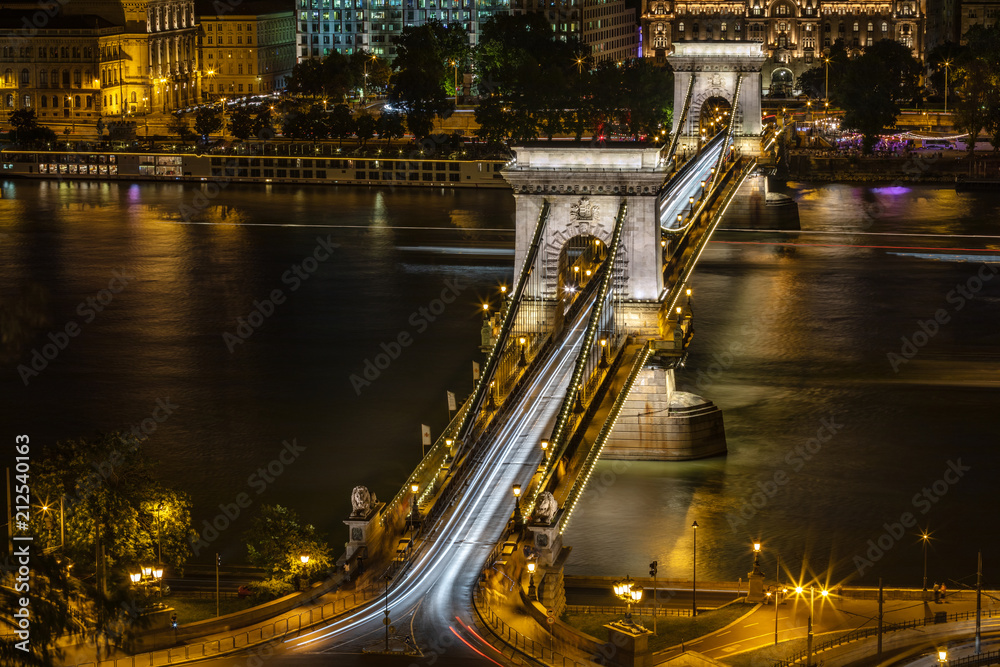 布达佩斯链桥的交通