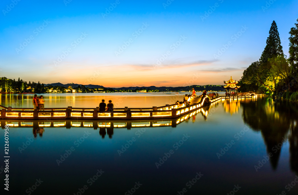 美丽的杭州西湖日落景观