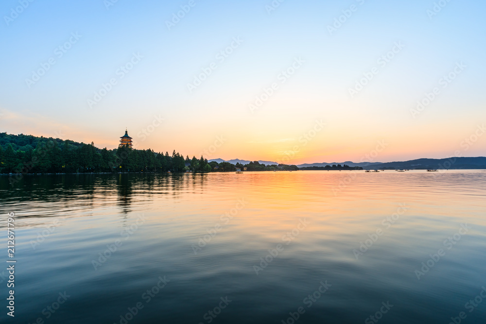 美丽的杭州西湖日落景观