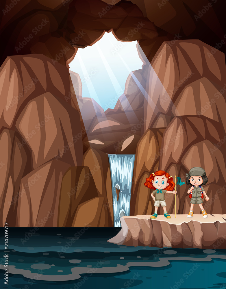 女孩探索瀑布洞穴