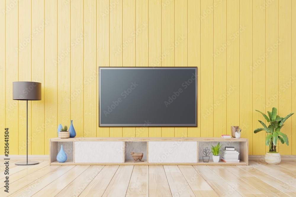 橱柜上有空白屏幕的智能电视，黄色墙壁背景上有灯、桌子、花草，3d