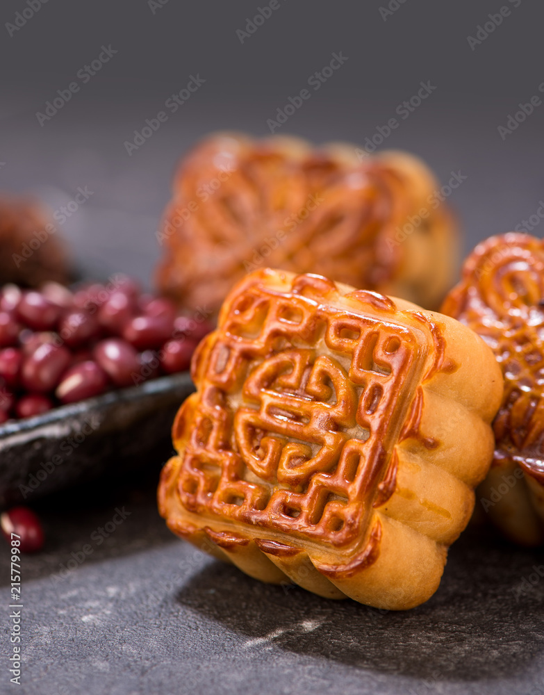 中国传统中秋节（中秋节）中的月饼，带有复制空间（文本空间）和t