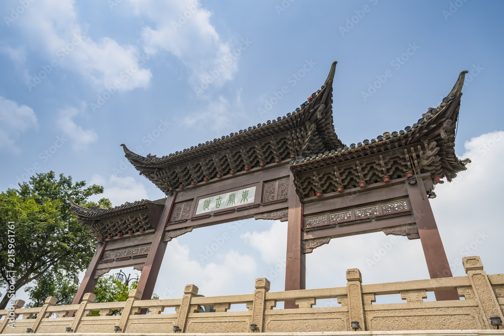 中国扬州。2018年7月：扬州东关街是著名的老街和旅游景点。