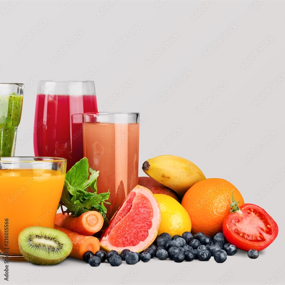 新鲜成熟的健康水果和果汁