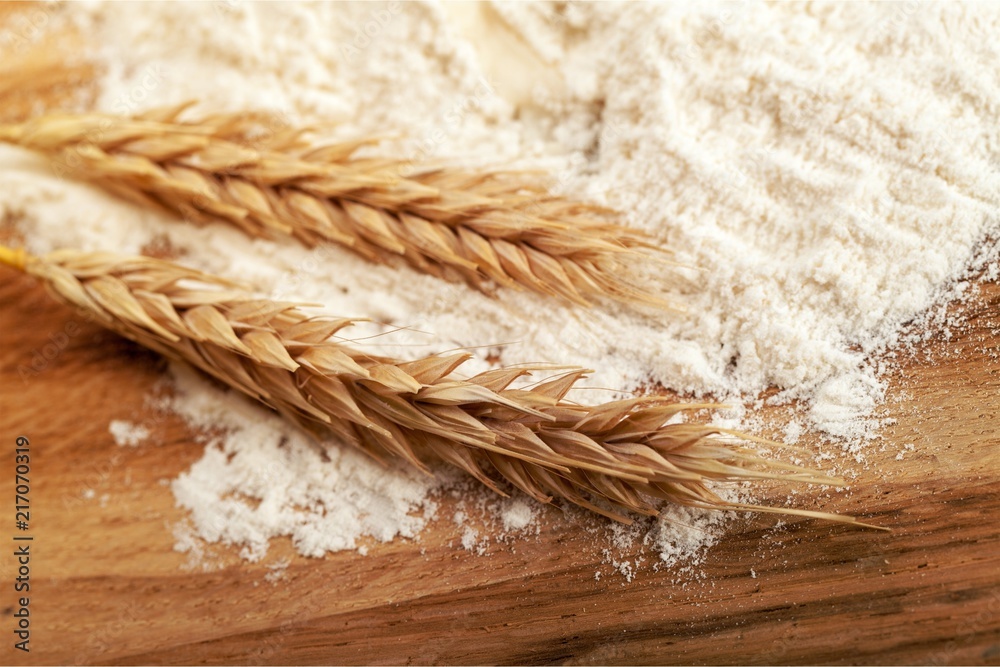 小麦穗和面粉