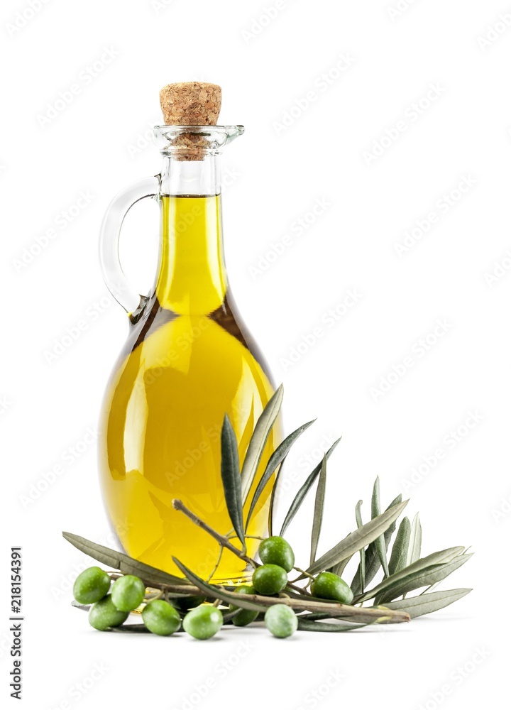 一瓶绿色和黑色橄榄油