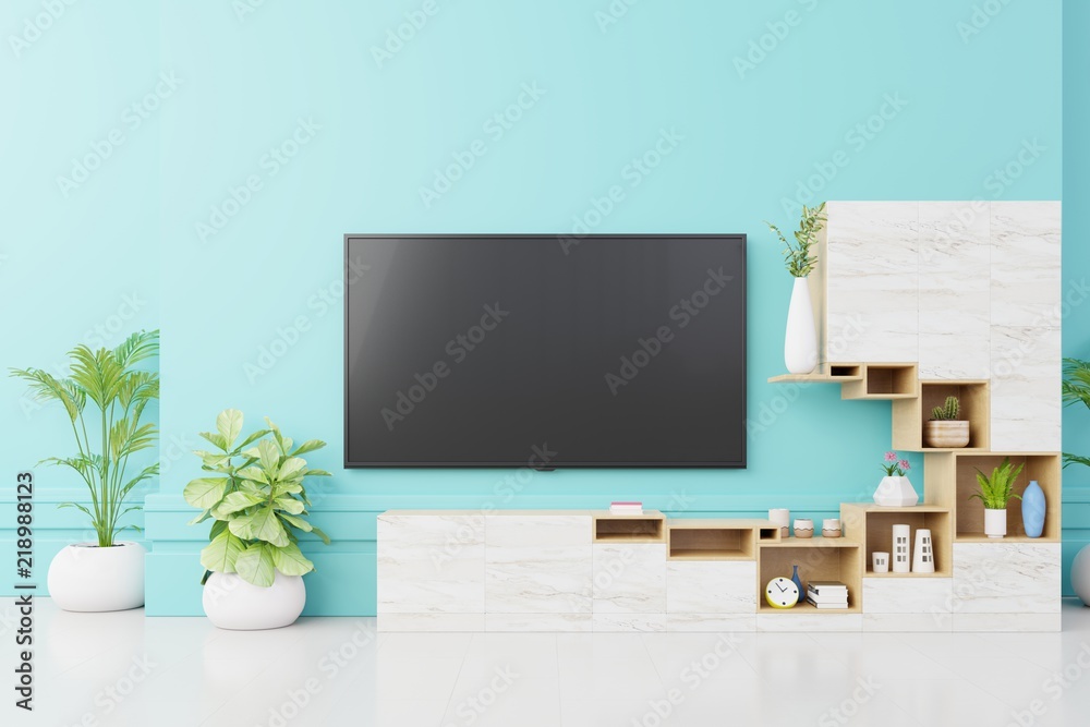 现代客厅柜上的电视，蓝色背景墙上有灯、桌子、花卉和植物，3d趋势
