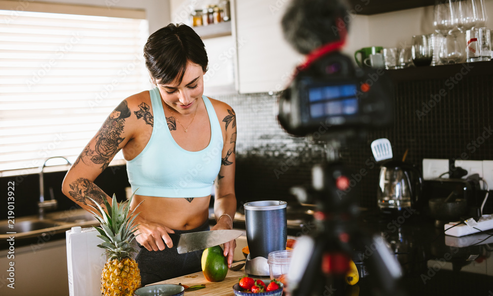 女性创建健康饮食视频博客