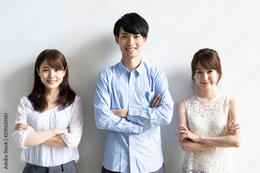 白人背景下的亚洲年轻群体画像