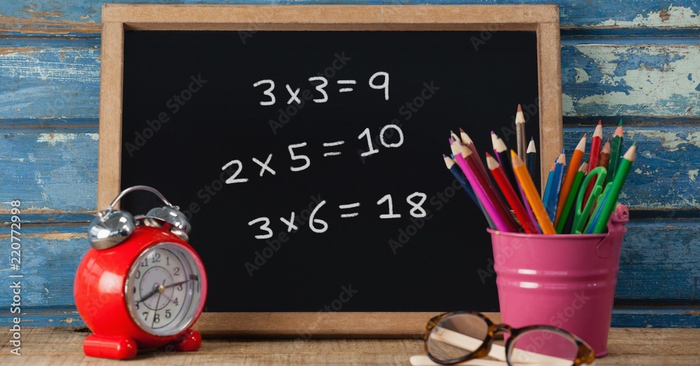 学校黑板上的数学教育图纸