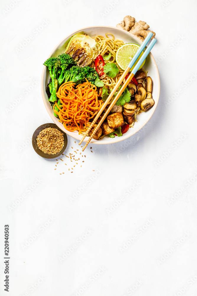 亚洲豆腐荞麦面碗
