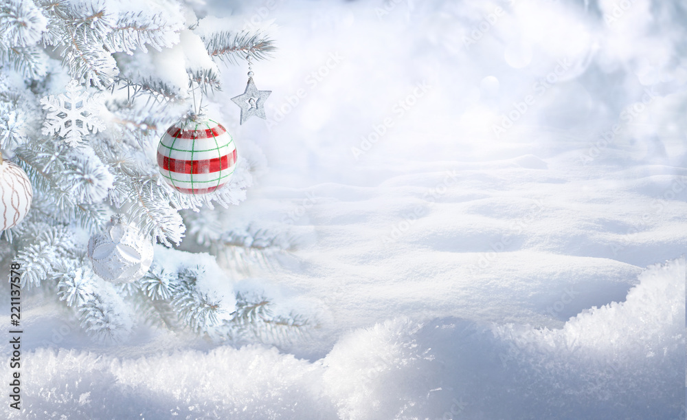 带有复制空间的冬季圣诞节风景背景。森林和br中的雪