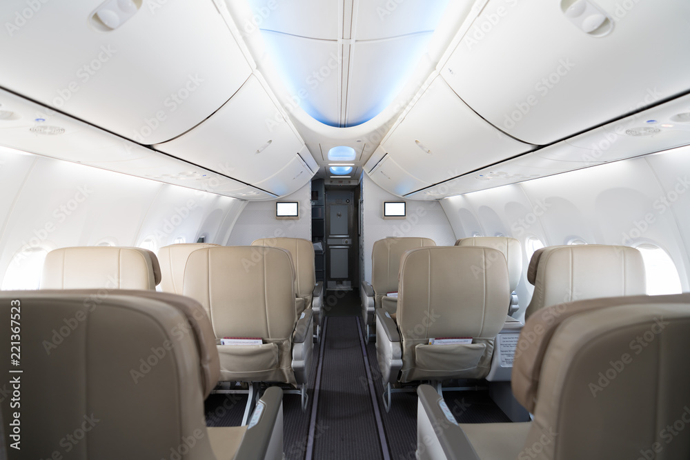 客舱中的空客机座椅。现代飞机的内部。
