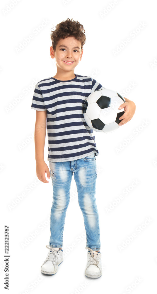 白色背景下拿着足球的顽皮小男孩