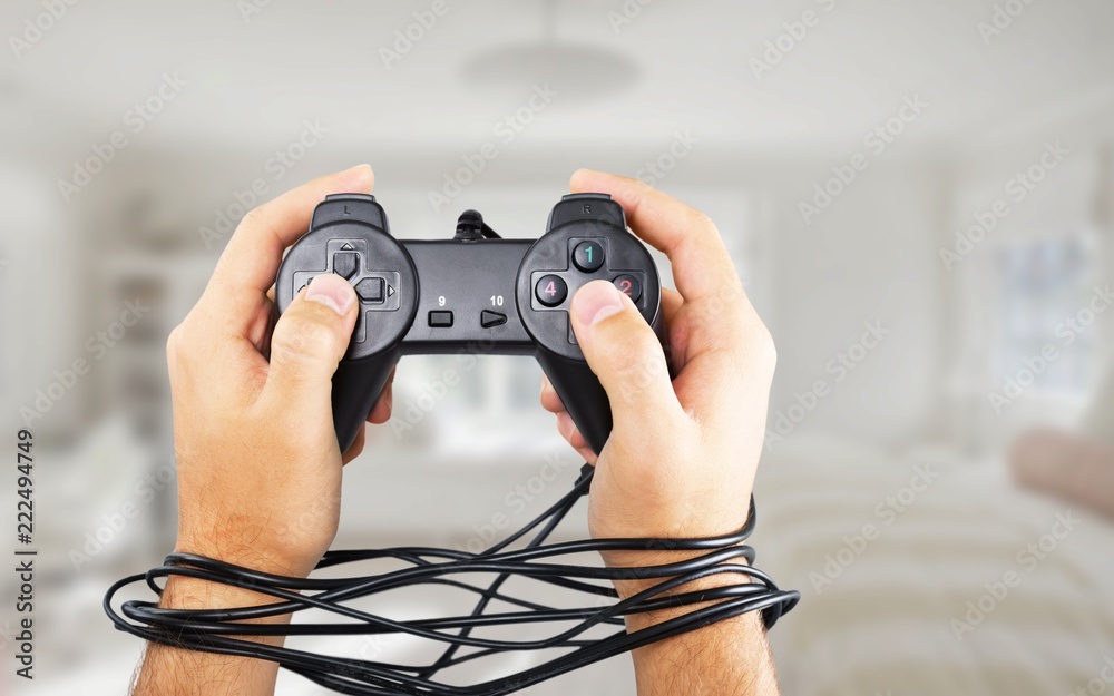 带游戏手柄的有线手意味着电子游戏成瘾